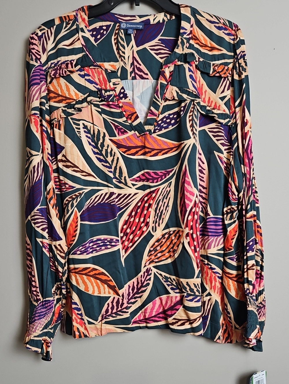 Democracy Long Sleeve V-neck Ruffle Detail Blouse: Green/multi Pribt: Size- 2X